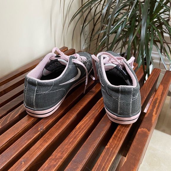 Nike sneakers - Picture 2 of 5